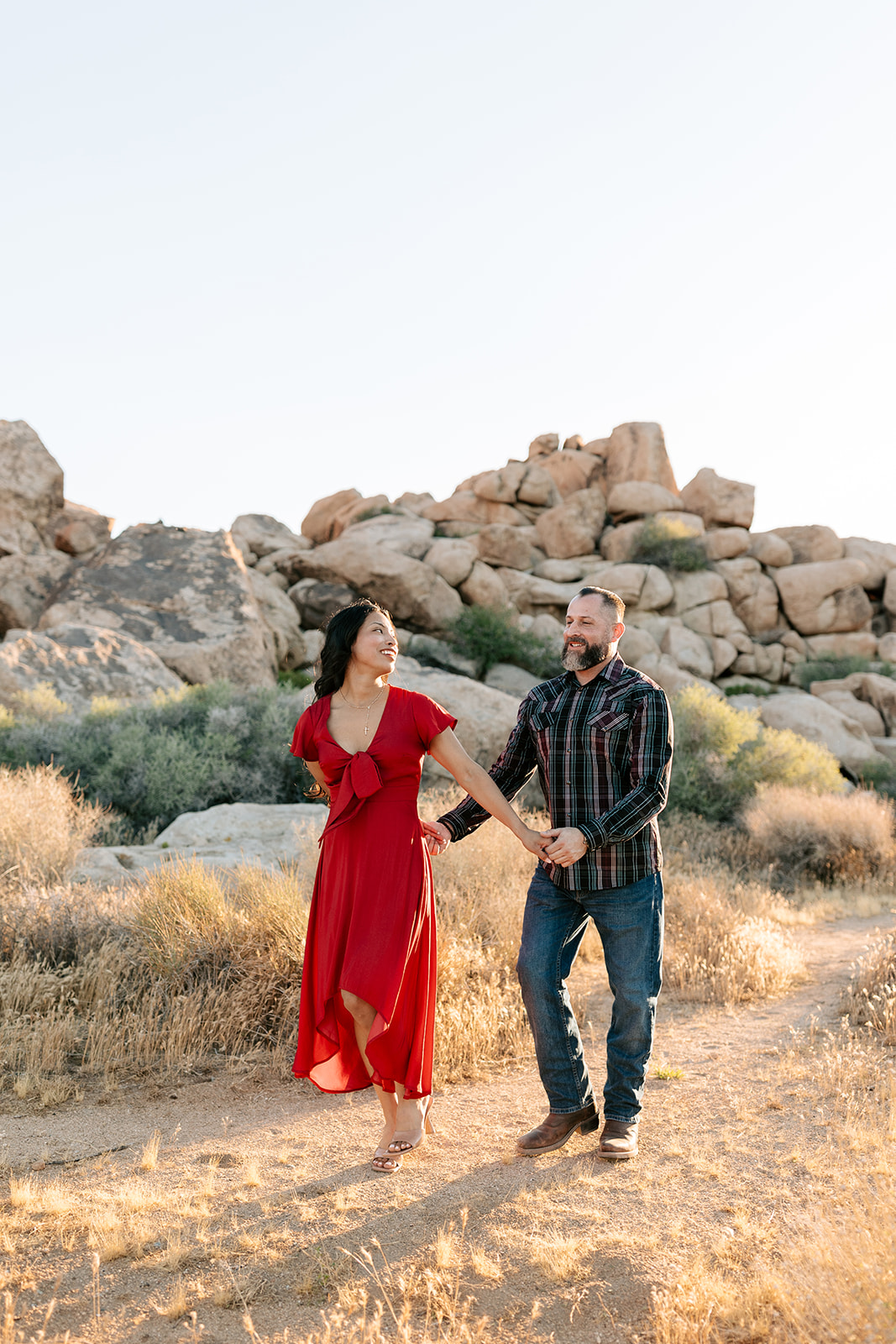 Sunset Joshua Tree Engagement in California - laurenkovacik.com
